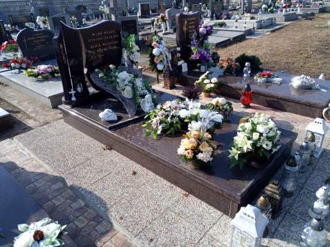 Jednohrob z materiálu Cats Eye, Rastislavice - Ref. č.: