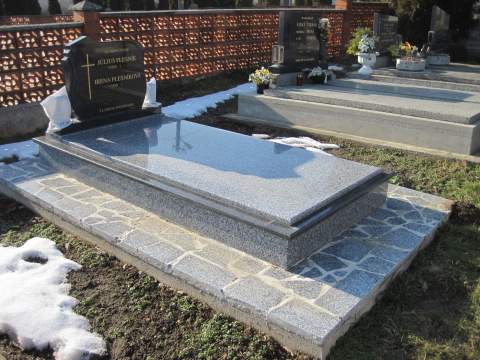 Jednohrob z materiálu Francúzsky Tarn, Svätoplukovo - Ref. č.: