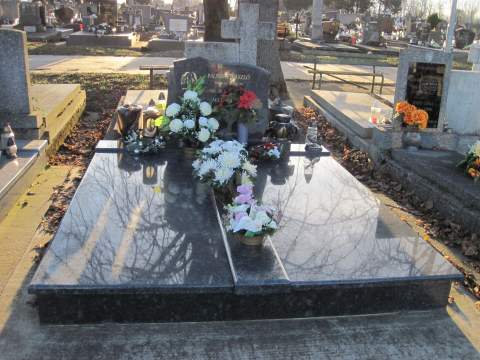 Dvojhrob z materiálu Azul Novae, Nové Zámky - Ref. č.: