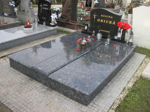 Dvojhrob z materiálu Azul Novae, Zlaté Moravce - Ref. č.: