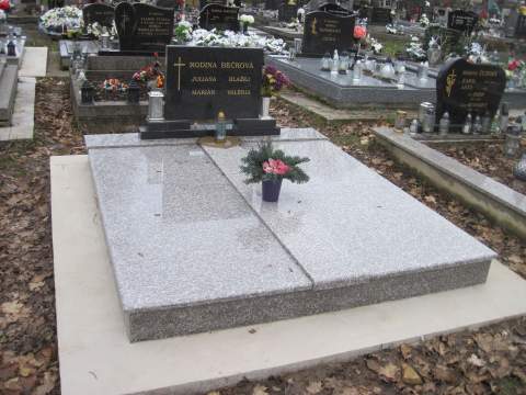 Dvojhrob z materiálu Brown Pink, Žirany - Ref. č.: