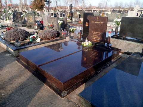 Dvojhrob z materiálu Cats Eye, Bánov - Ref. č.: