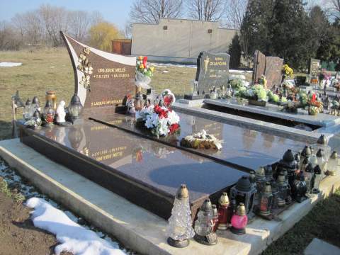 Dvojhrob z materiálu Cats Eye, Ivanka pri Nitre - Ref. č.: