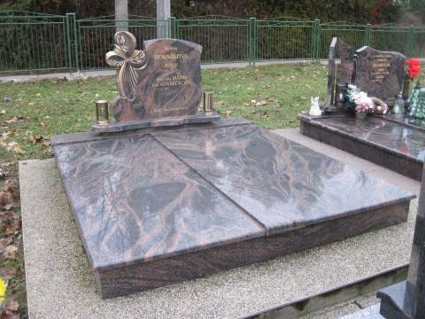 Dvojhrob z materiálu Fínska Aurora, Ivanka pri Nitre - Ref. č.: