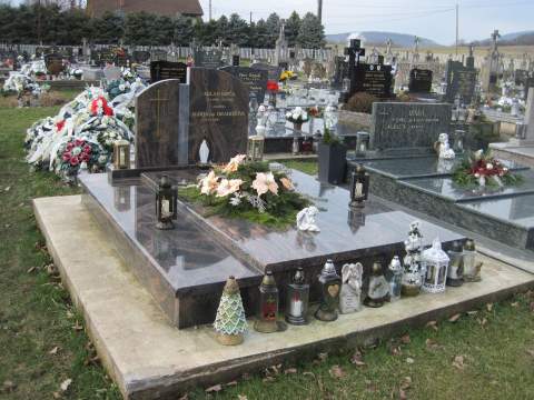 Dvojhrob z materiálu Fínska Aurora, Velčice - Ref. č.: