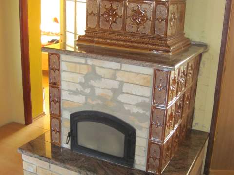 Obloženie na krb z materiálu Multicolor rosso, Palárikovo - Ref. č.: 124