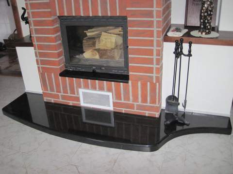 Obloženie na krb z materiálu Nero Zimbawe, Zemné - Ref. č.: