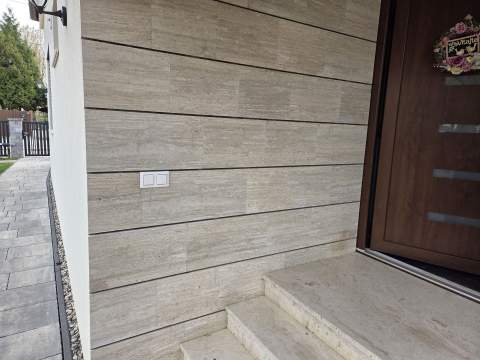 Fasáda z materiálu Travertín, Zemné - Ref. č.: