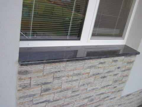 Parapety z materiálu Visag blue, Černík - Ref. č.: