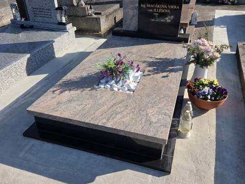 Jednohrob z materiálu Juparana India, Zemné - Ref. č.: