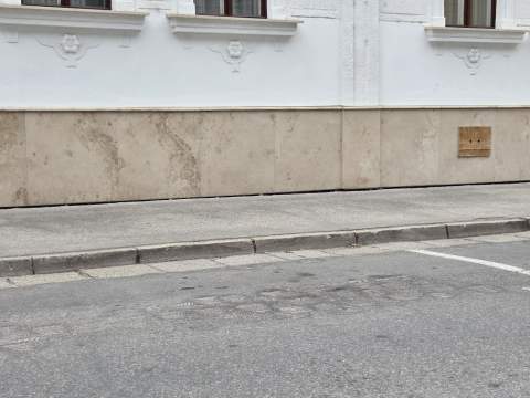 Vetraná fasáda z materiálu Suttoi vápenec, Nové Zámky - Ref. č.: