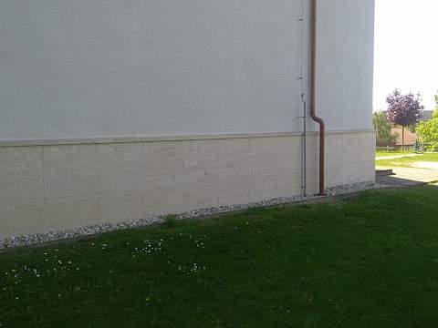 Vetraná fasáda z materiálu Suttoi vápenec, Mužla - Ref. č.: