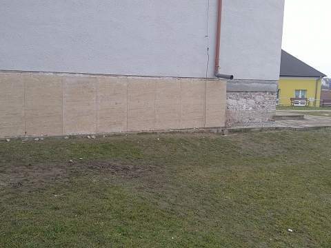 Vetraná fasáda z materiálu Suttoi vápenec, Mužla - Ref. č.: