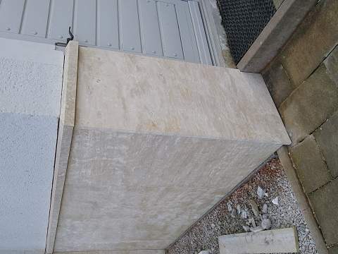 Vetraná fasáda z materiálu Suttoi vápenec, Mužla - Ref. č.: