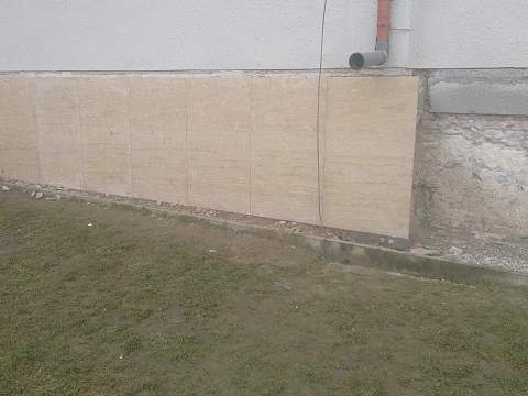 Vetraná fasáda z materiálu Suttoi vápenec, Mužla - Ref. č.: