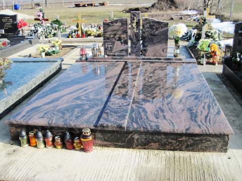 Dvojhrob z materiálu Aurora India, Palárikovo - ref. č. 76