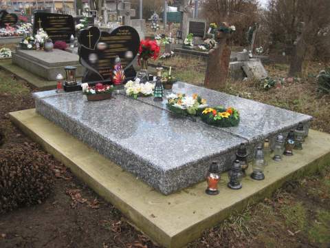 Dvojhrob - ref. č. 82