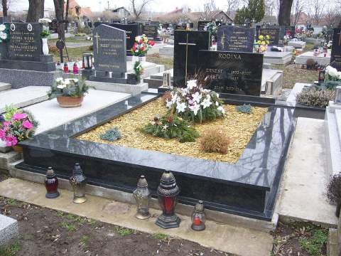 Dvojhrob z materiálu Verde gloria, Močenok - ref. č. 67