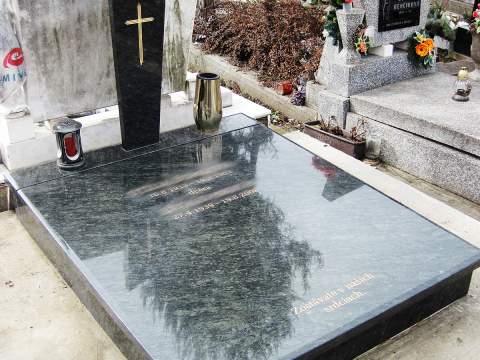 Jednohrob z materiálu Verde gloria, Nové Zámky - ref. č. 78