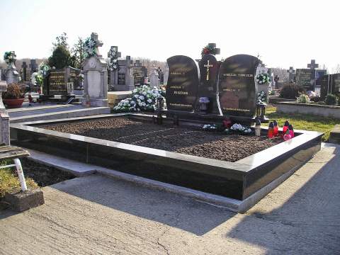 Dvojhrob z materiálu Verde gloria, Veľký Cetín - ref. č. 86