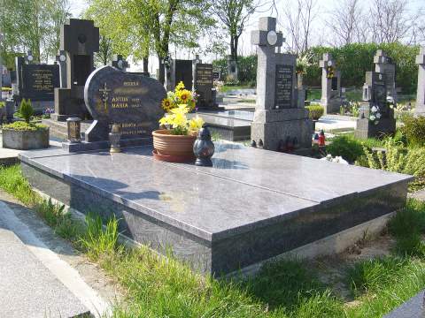 Dvojhrob z materiálu Visag blue, Komjatice - ref. č. 5